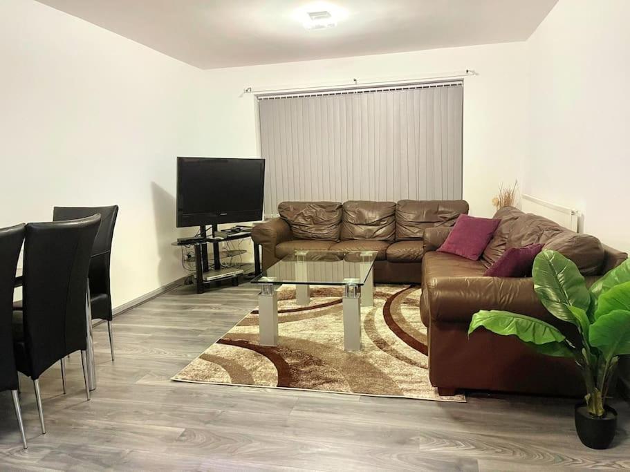 Lovely 3 Bed Apartment Near Qe Hospital Harborne Birmingham New Экстерьер фото