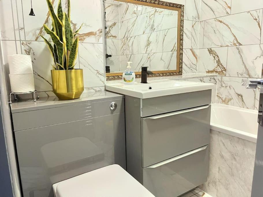Lovely 3 Bed Ground Floor Apartment Near Qe Hospital Harborne Birmingham New Экстерьер фото