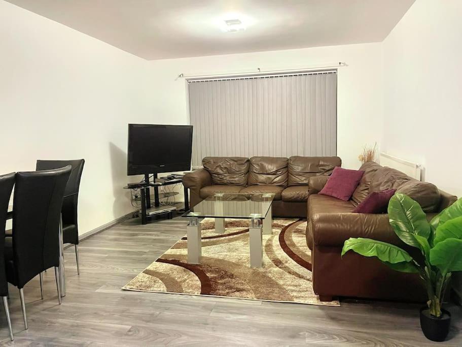 Lovely 3 Bed Apartment Near Qe Hospital Harborne Birmingham New Экстерьер фото